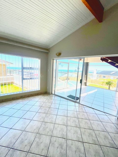 4 Bedroom Property for Sale in Menkenkop Western Cape